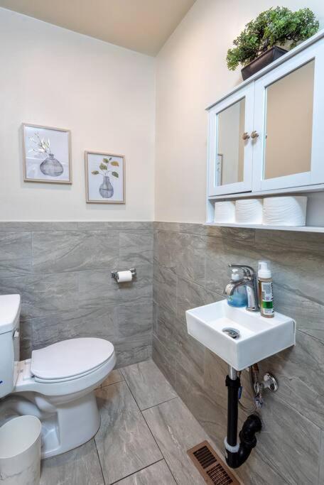 Chic And Spacious 3Br Gem In Central La Лос Анджелис Екстериор снимка