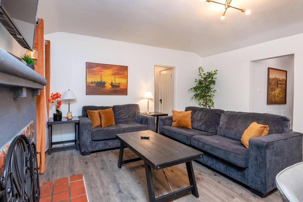 Chic And Spacious 3Br Gem In Central La Лос Анджелис Екстериор снимка