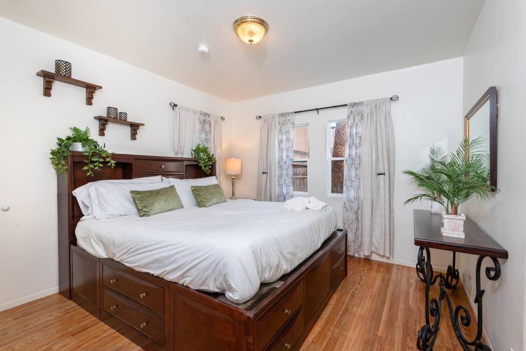 Chic And Spacious 3Br Gem In Central La Лос Анджелис Екстериор снимка